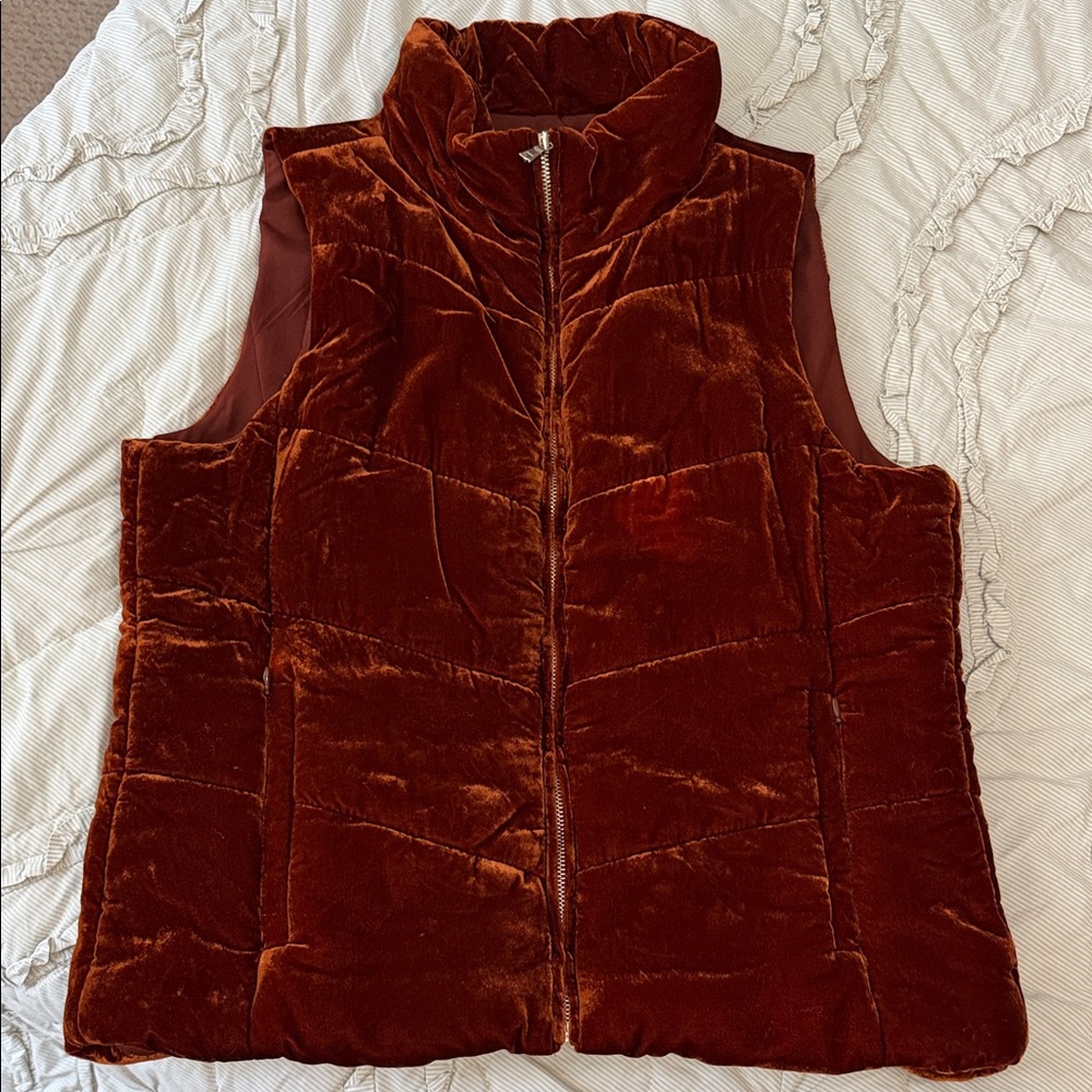 LOFT Velvet Puffer Vest in Deep Rust